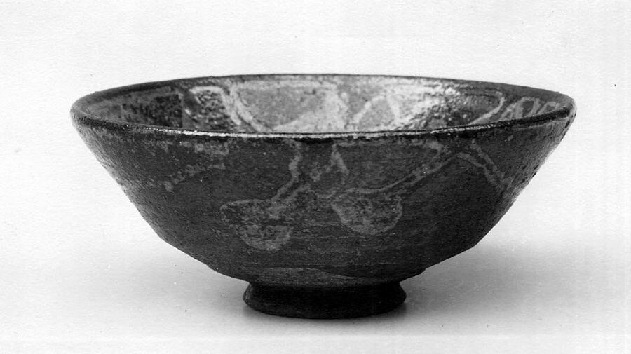 赤膚焼の茶碗(1780年頃)。メトロポリタン美術館所蔵、作品番号36.120.495。