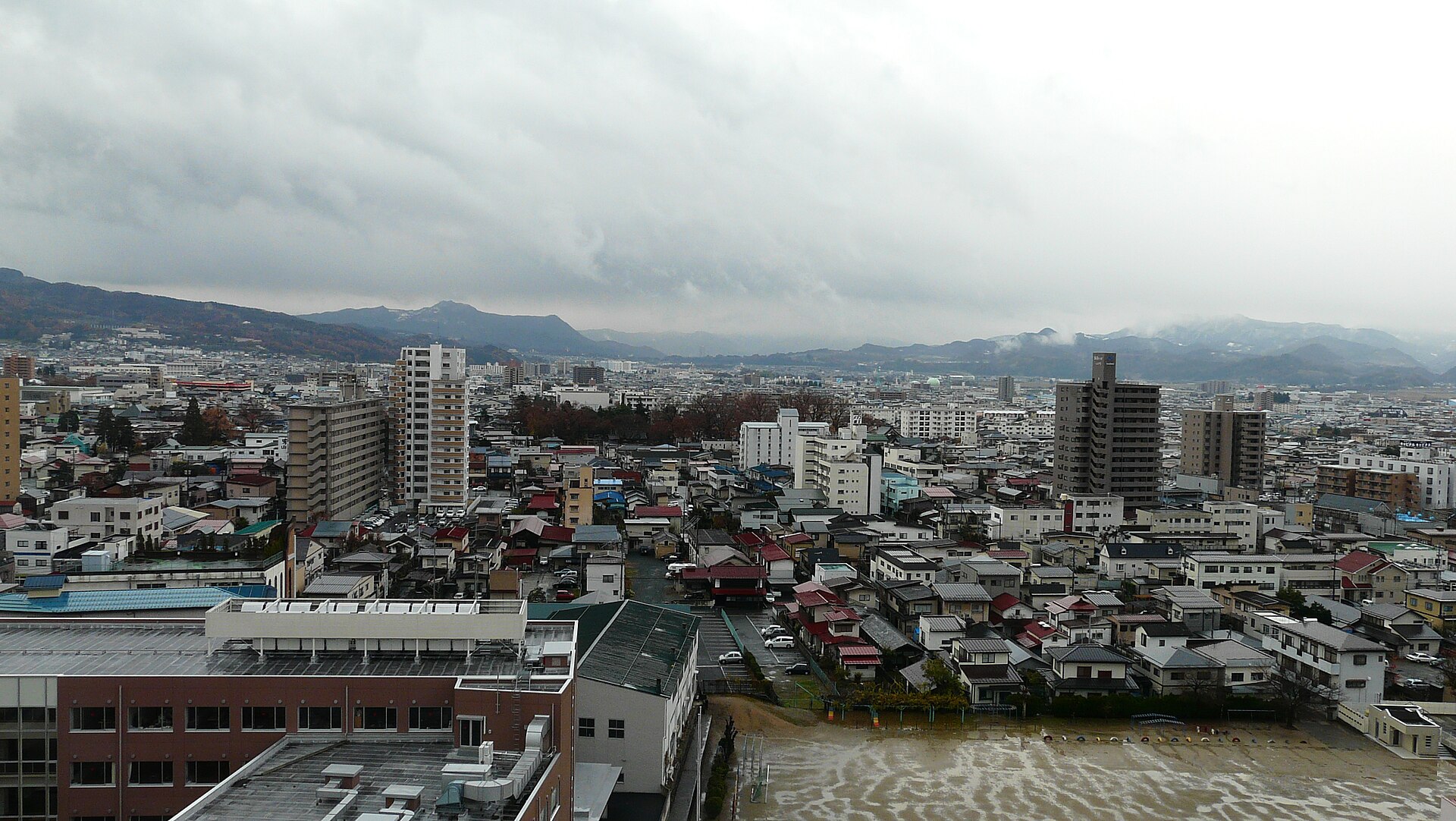 山形市街の風景。平清水焼の窯元ではなく、山形の町を写した写真です。